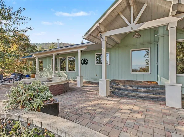 2094 Knowles Rd, Medford, OR 97501