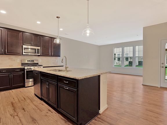 HHHunt HomesDavenport-print-006-6-KitchenFamily Room-4200x2799-300dpi