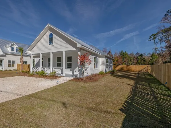 131 Village Dr, Saint Simons Island, GA 31522