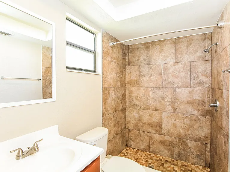 5286 Enfield Ave — Photo 10