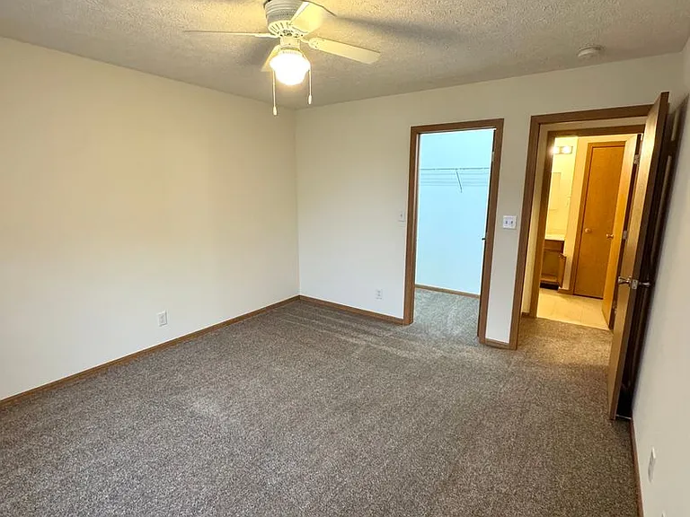 Southern Winds Apartments — Photo 37