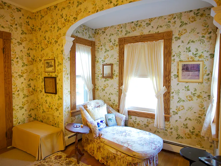 18 Clinton Ave — Photo 16