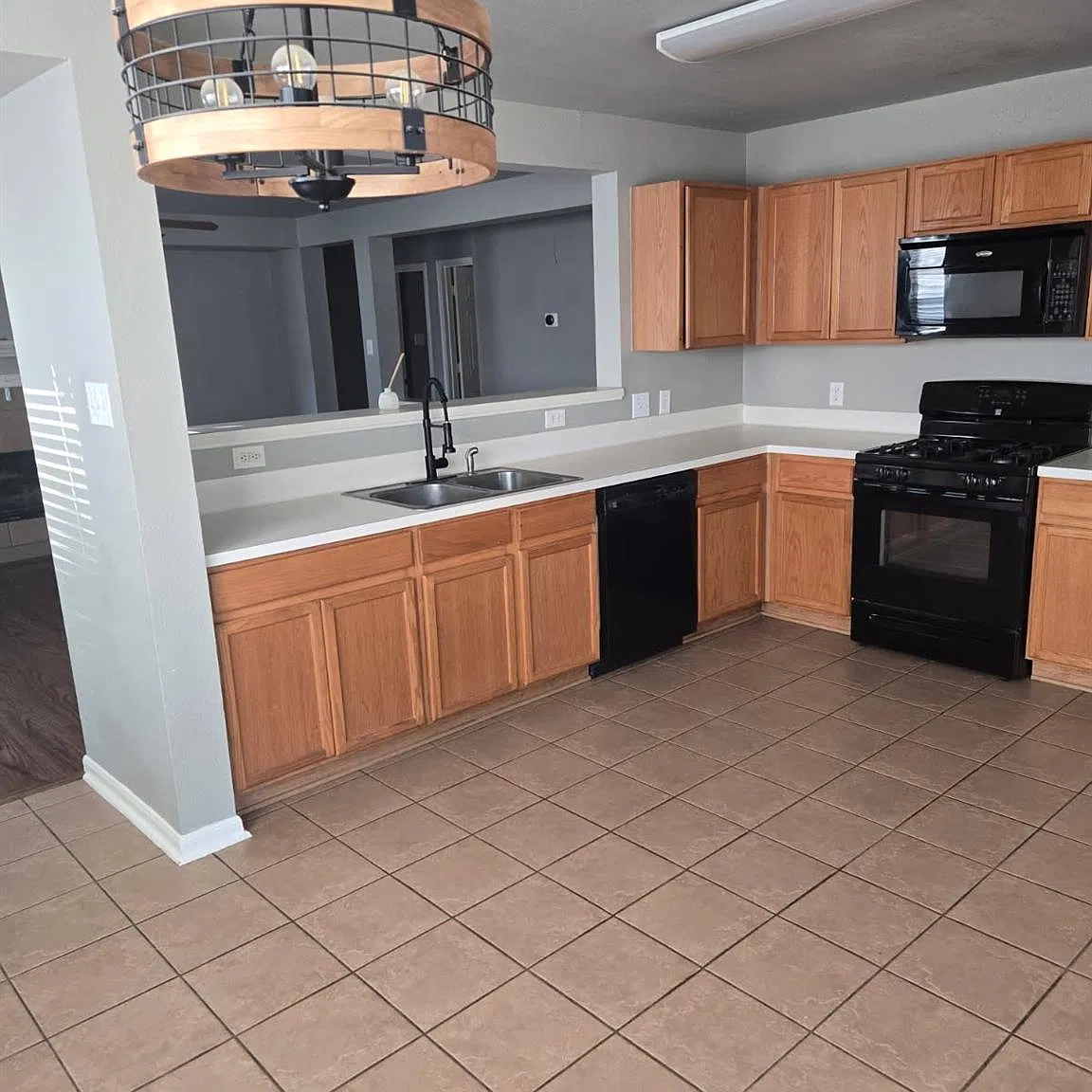 3 bed, 2.0 bath, 1442 sqft, $1,750 — Photo 4