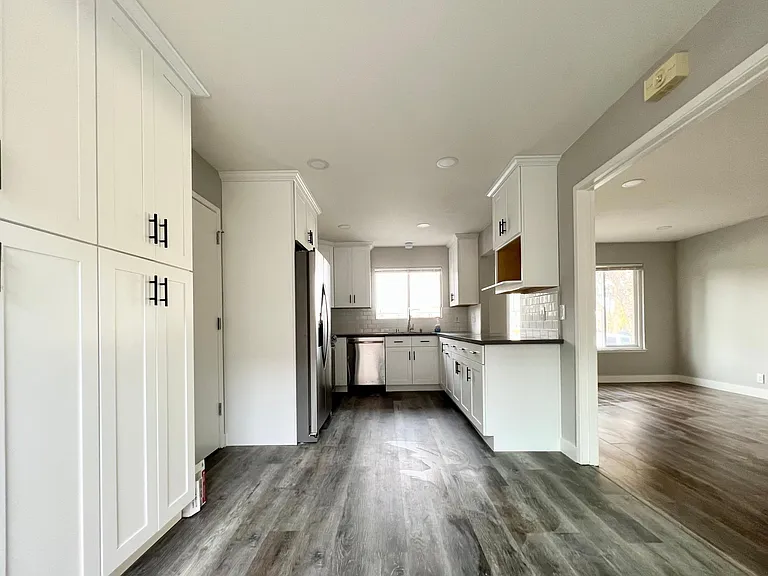 698 Danforth Dr — Photo 7