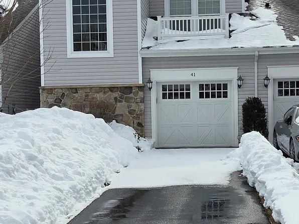 41 Greentree Court, Shirley, NY 11967