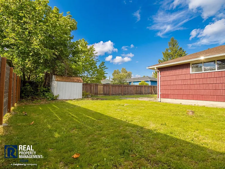 319 104th St E — Photo 21