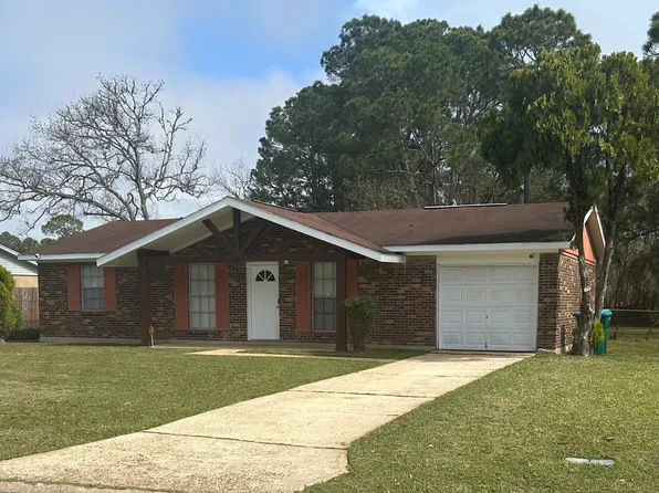 2424 Southern Dr, Gautier, MS 39553