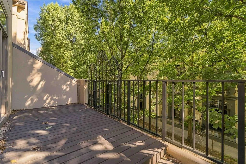 3 bed, 2.5 bath, 2256 sqft, $4,000 — Photo 3