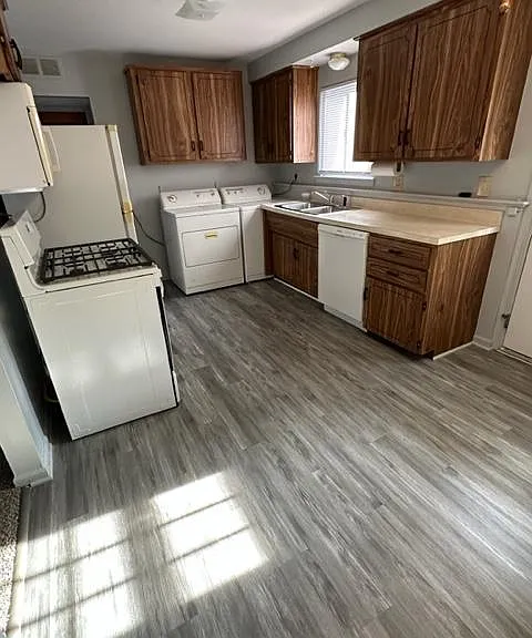 21526 Powers Ave — Photo 4