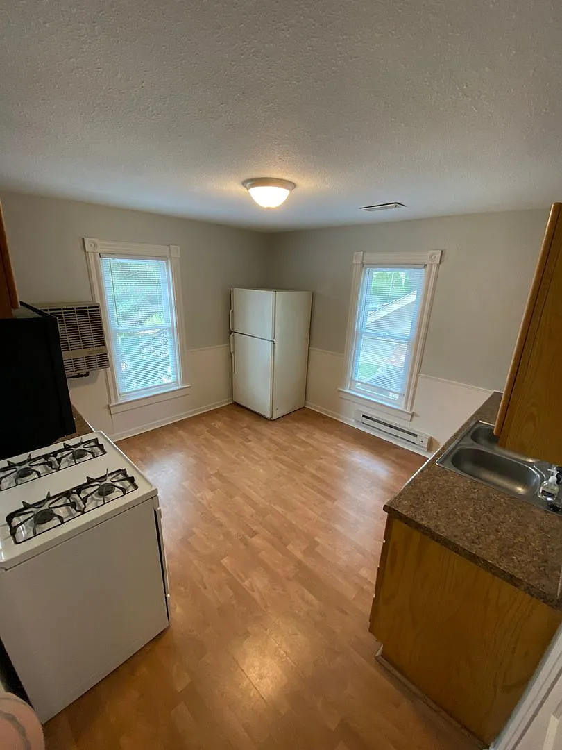 104 8th St NW APT — Photo 2