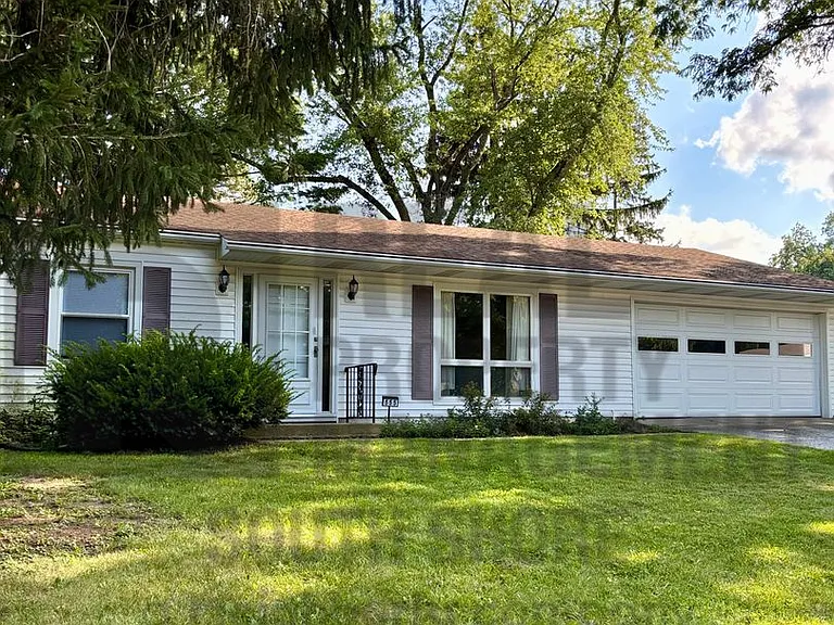 555 Meadow Ln — Photo 1