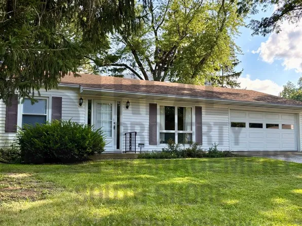 555 Meadow Ln, Valparaiso, IN 46385