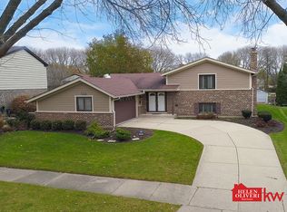 2607 N Stratford Rd, Arlington Heights, IL 60004