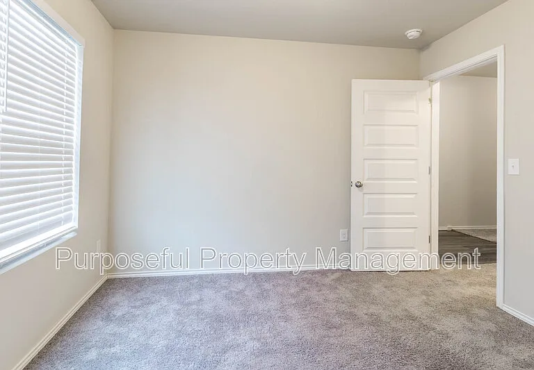 11608 NW 95th St — Photo 27