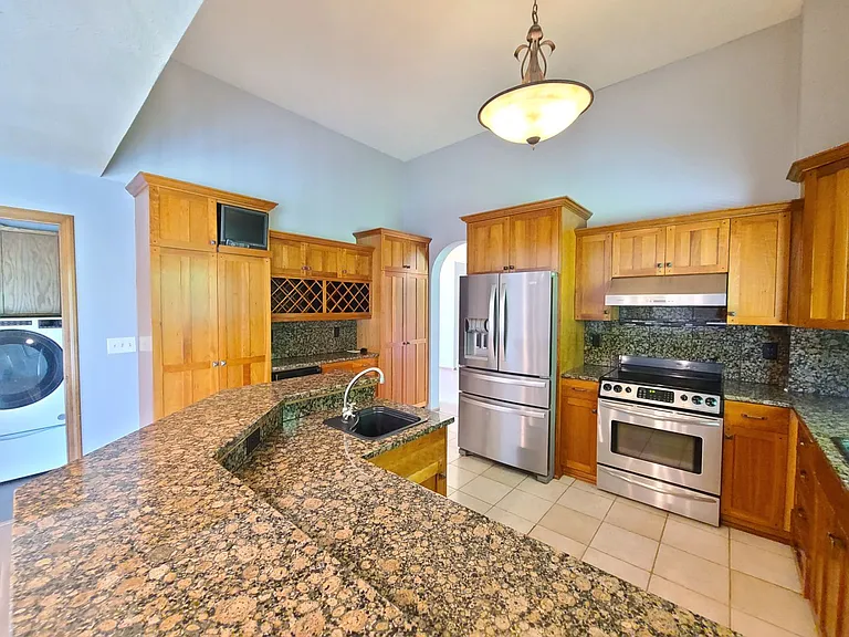 3425 E 61st Ave — Photo 11