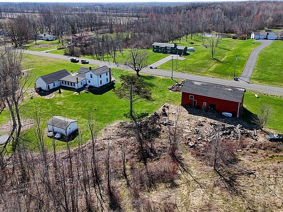 4th image of 1084 Lawrence Rd