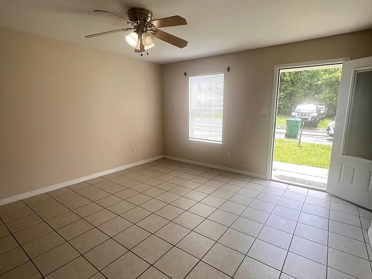 1334 Foxwood Pl — Photo 2