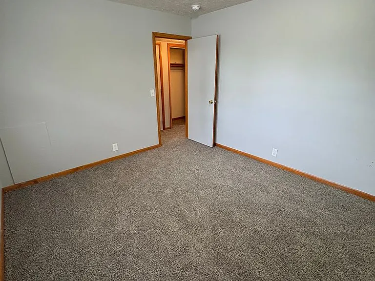 4315 Charles St — Photo 2