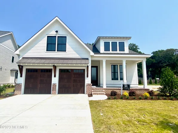 8253 Winding Creek Circle, Wilmington, NC 28411