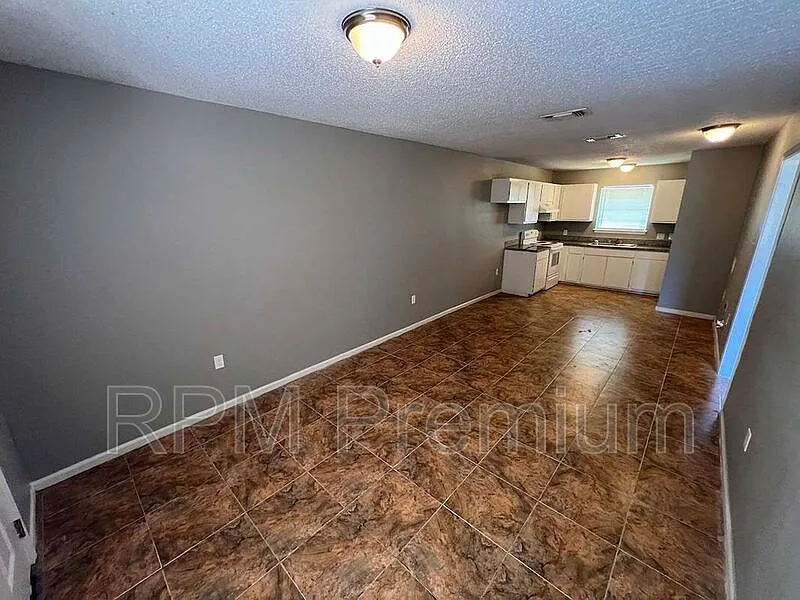 2 bed, 1.0 bath, 700 sqft, $925 — Photo 4