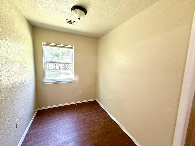 123 Victory Dr — Photo 3