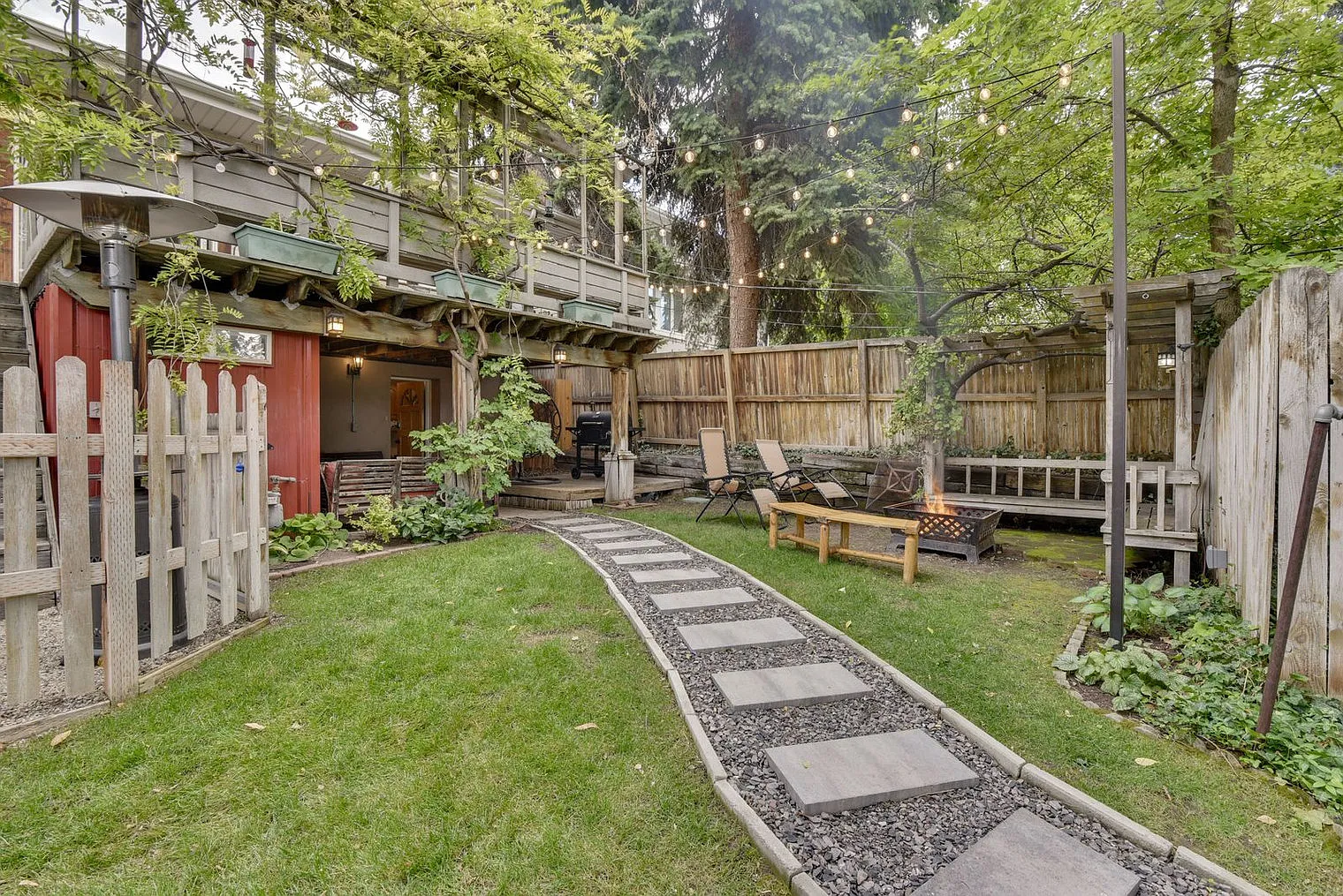 2 bed, 1.0 bath, 1894 sqft, $3,343 — Photo 2