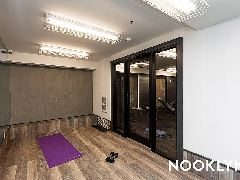 269 Meserole St #3A — Photo 16