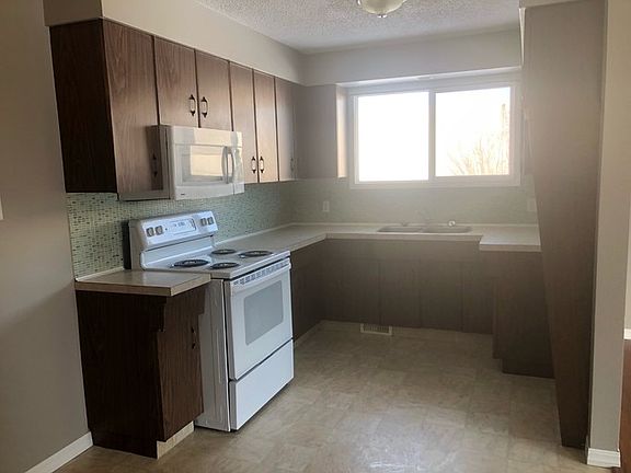 2nd image of 4820 53rd St