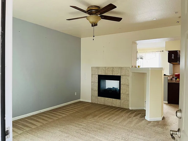 Beautiful spacious family room, with large windows that look out front patio, ceiling fan, half bath ,digital thermostat, central air. Brinks security system in the unit