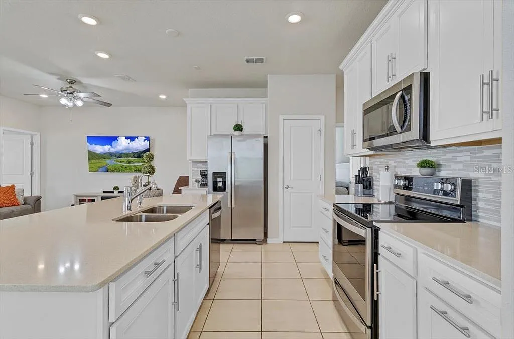 4 bed, 2.0 bath, 1580 sqft, $2,890 — Photo 3