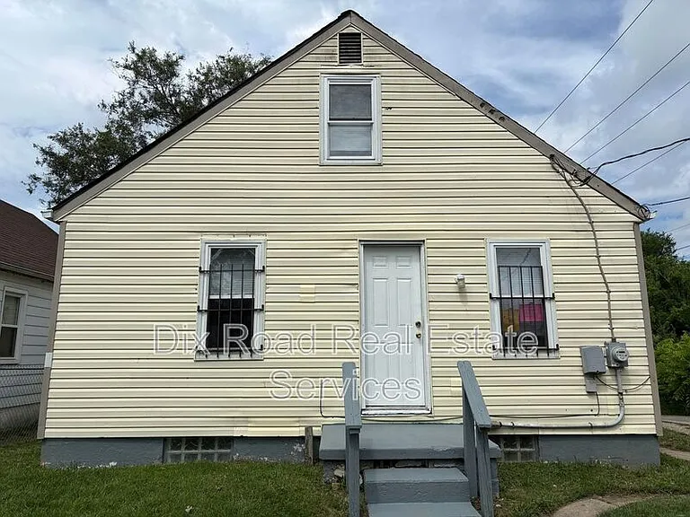 660 Gramont Ave — Photo 1