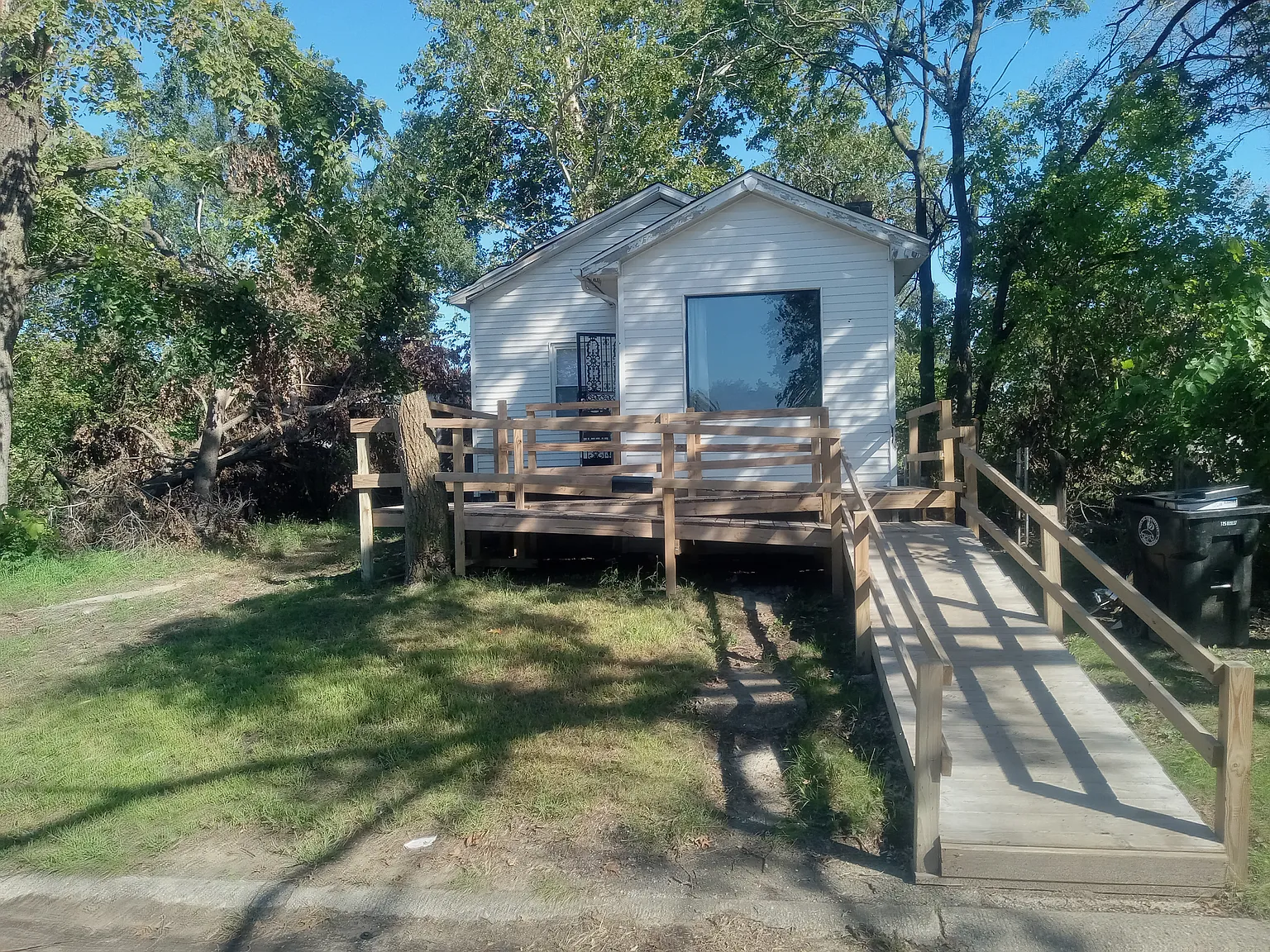 3 bed, 1000 sqft, $1,600 — Photo 4