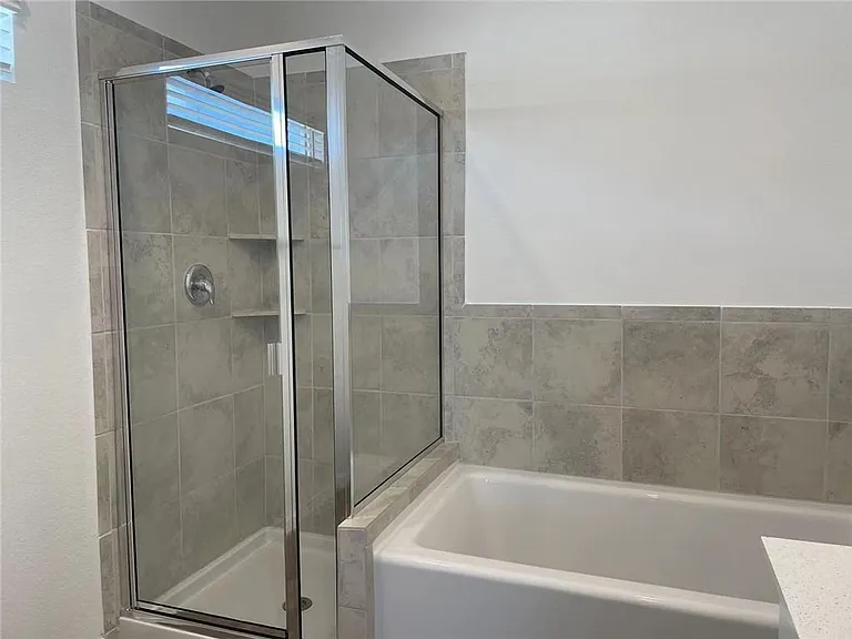 1424 Linwood St — Photo 10