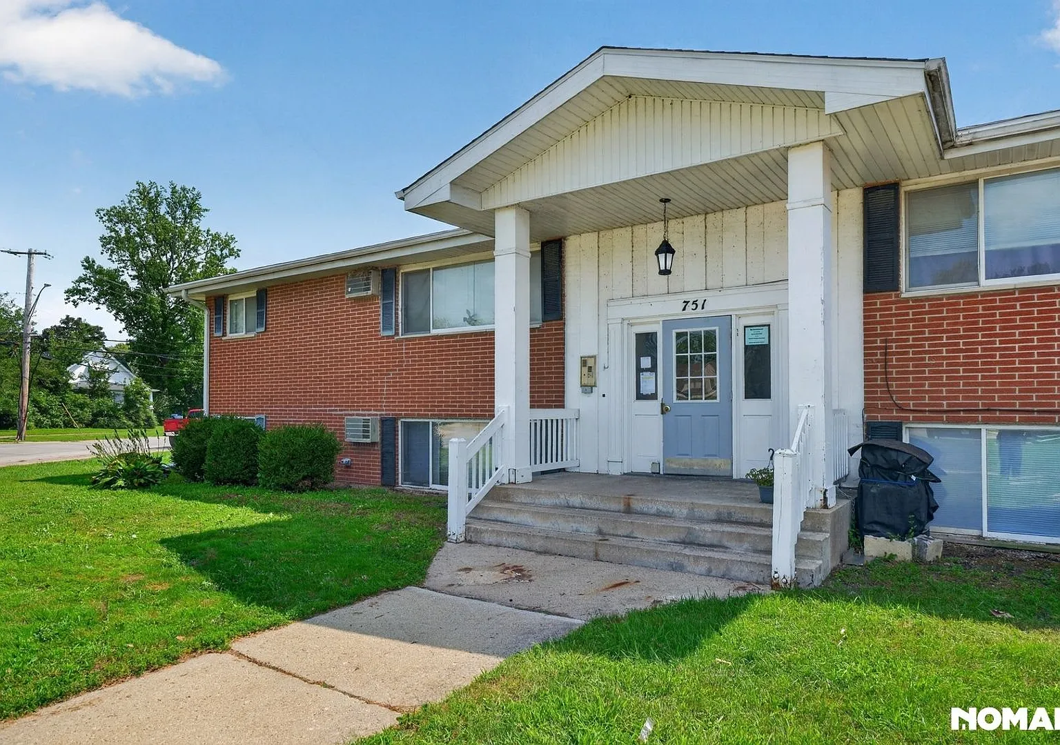 Charming 2BR Duplex in Kankakee — Photo 1