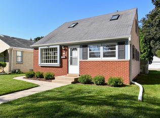 2165 S 105th St, West Allis, WI 53227