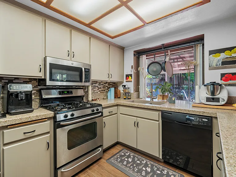 1834 Olamar Way — Photo 12