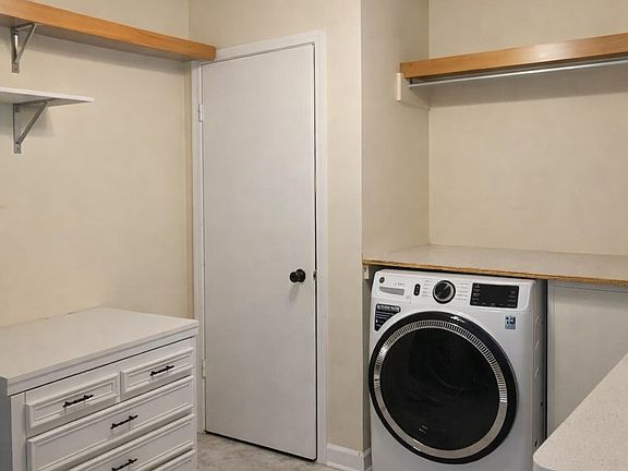 5th image of 215 Kingston Rd