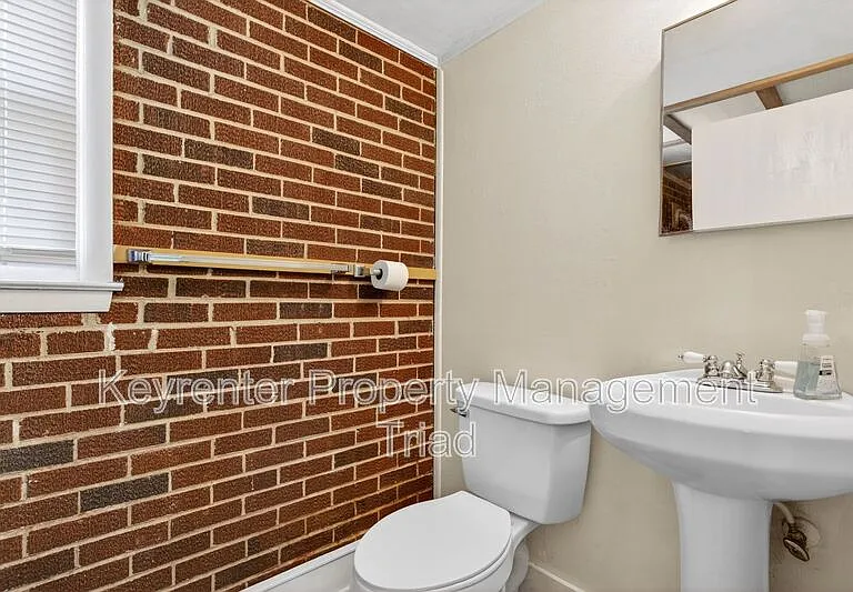 1821 W Meadowview Rd — Photo 31