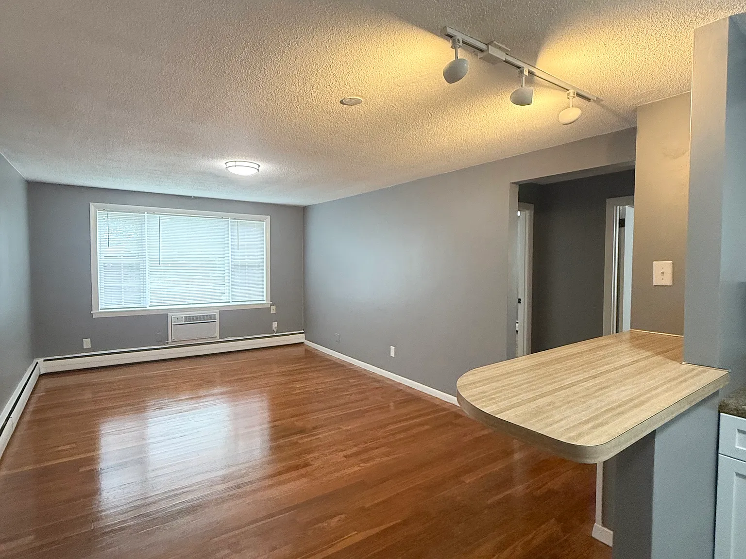 2 bed, 660 sqft, $2,200 — Photo 4