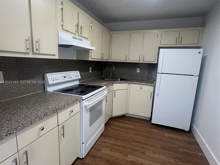 6141 W 22nd Ct #202 — Photo 2