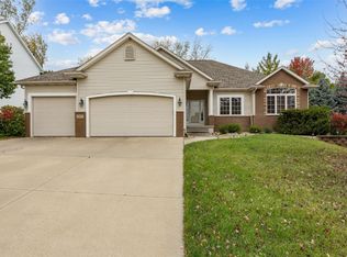 5915 Flagstone Dr NE, Cedar Rapids, IA 52402