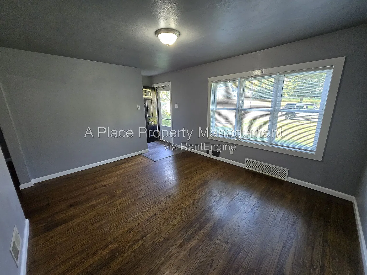 2 bed, 1.0 bath, 1050 sqft, $1,150 — Photo 3
