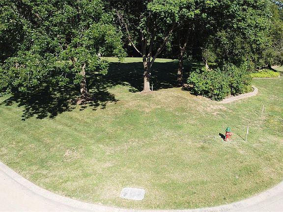3rd image of 32 Willow Creek Dr