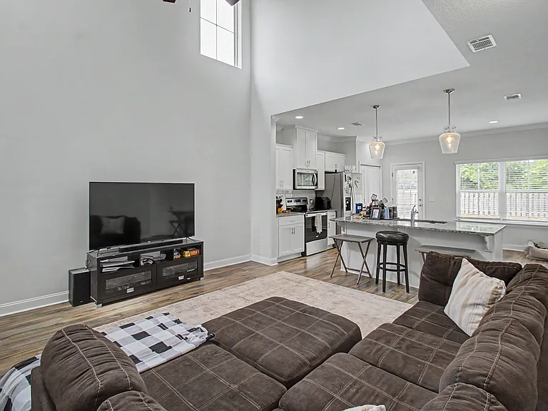785 Fairview Cir — Photo 4