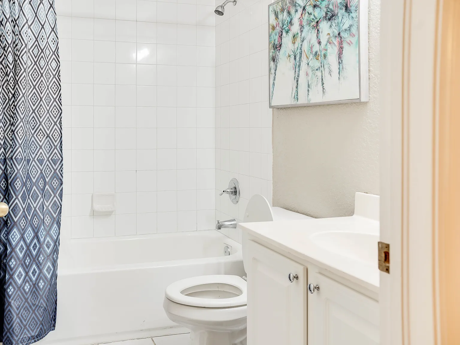 3 bed, 2.5 bath, 1700 sqft, $3,400 — Photo 3