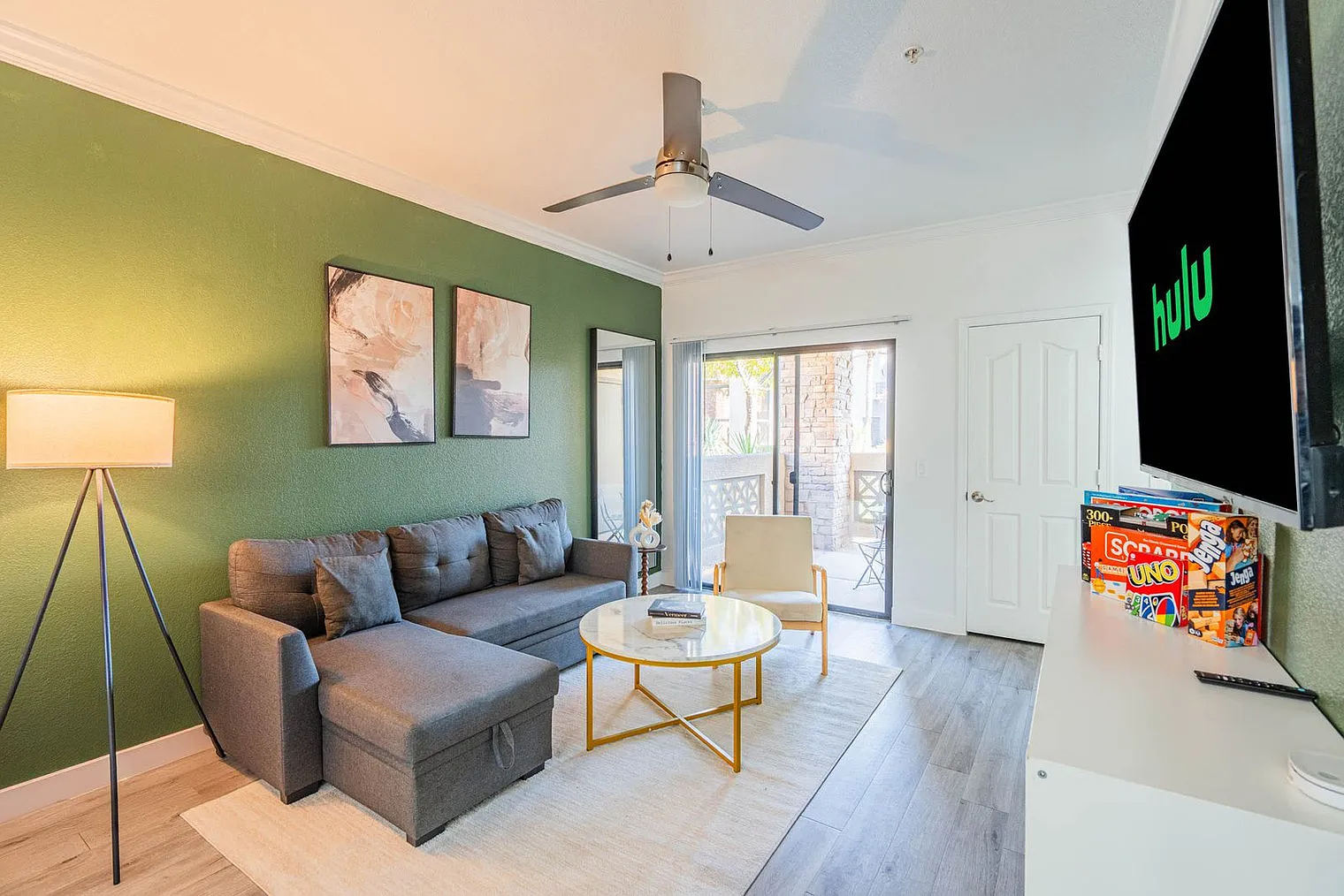1 bed, 1.0 bath, 818 sqft, $2,395 — Photo 2