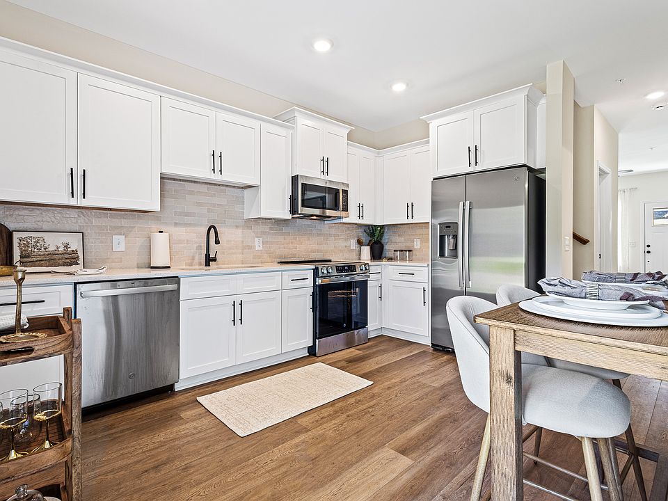 1st image of 229 Starr Cir