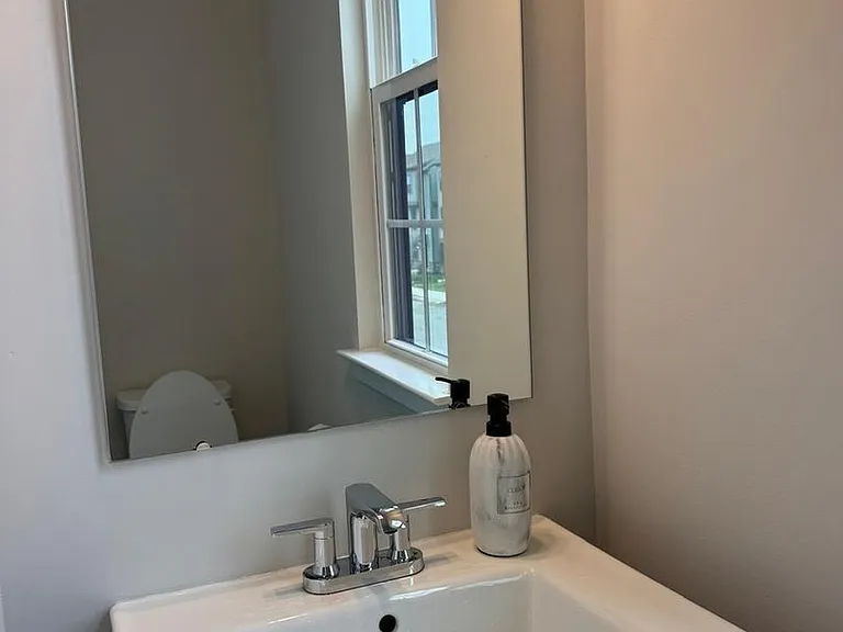 250 E Main St — Photo 20