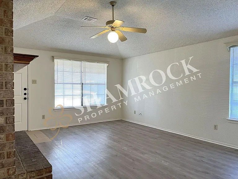 2103 Kirby Lee St — Photo 15