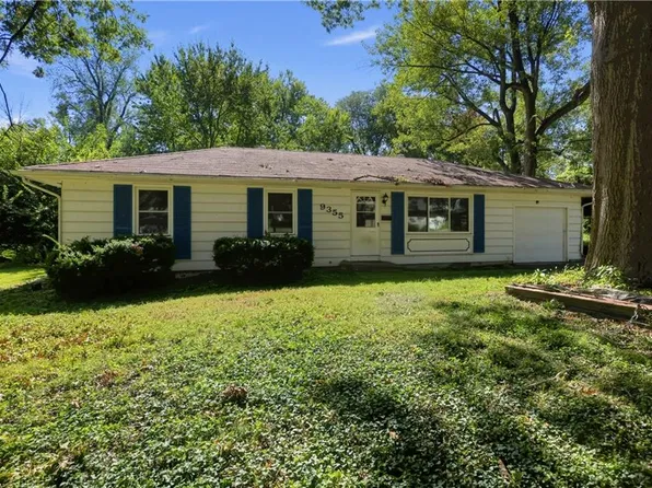 9355 E 69th St, Raytown, MO 64133